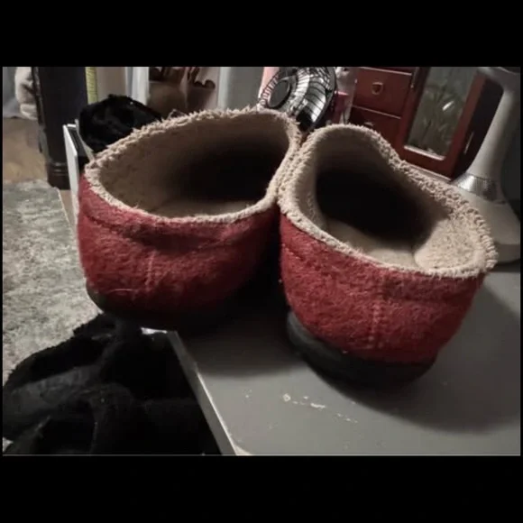 L.L. Bean Red and Gray Cat Slippers - Picture 6 of 8
